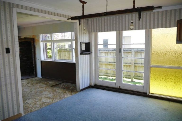 Photo of property in 466 South Road, Omata, New Plymouth, 4374