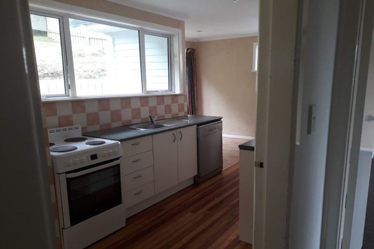 Photo of property in 35 Franklyn Road, Tawa, Wellington, 5028