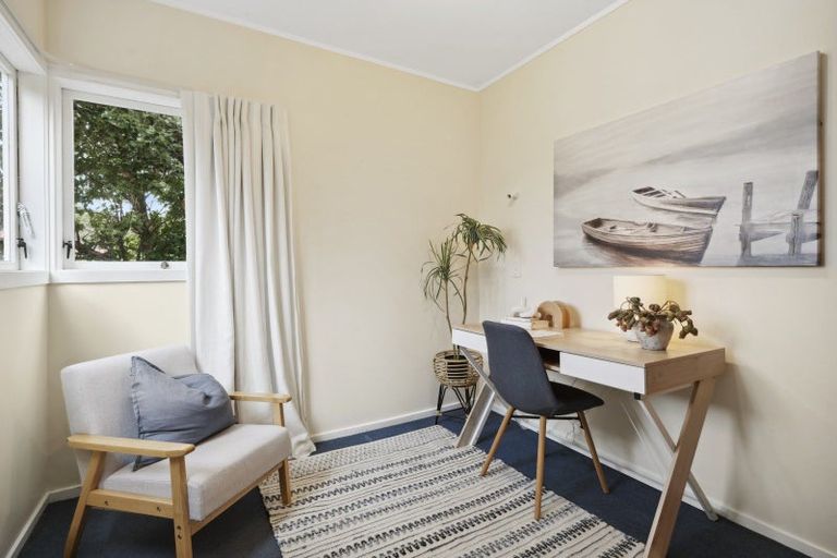 Photo of property in 22 Homewood Crescent, Karori, Wellington, 6012