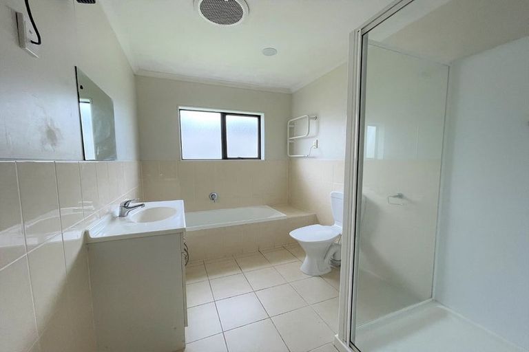 Photo of property in 104 Pitt Avenue, Clendon Park, Auckland, 2103