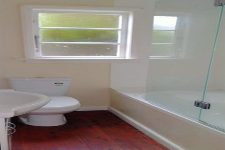 Photo of property in 112 Grafton Road, Roseneath, Wellington, 6011