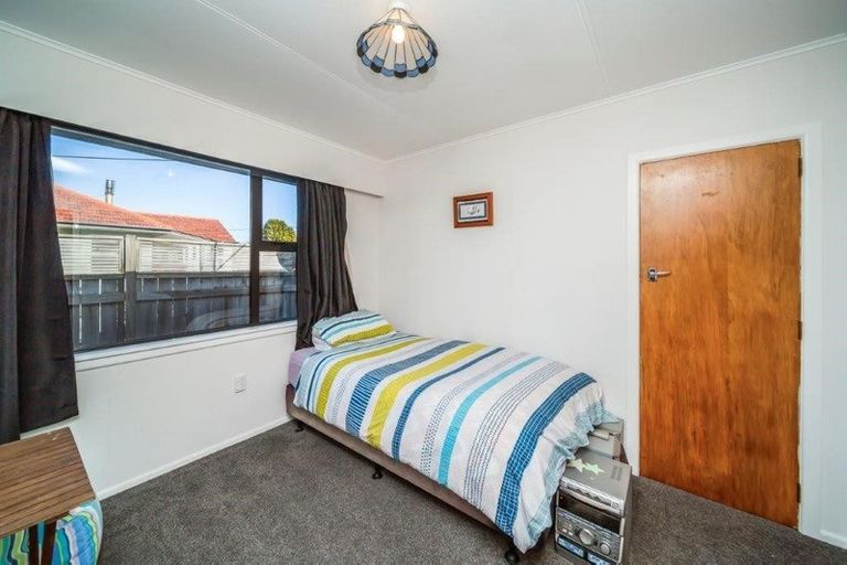 Photo of property in 16 Caplen Street, Hawera, 4610