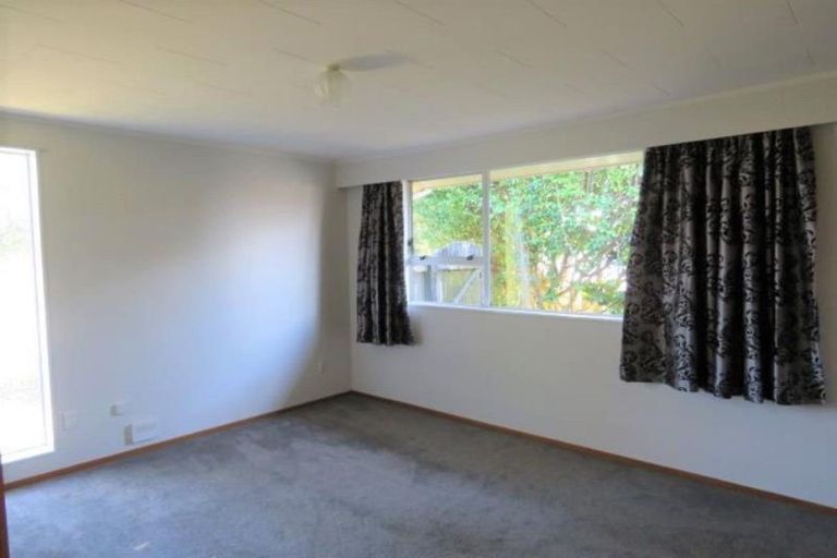 Photo of property in 70 Manu Crescent, Upper Vogeltown, New Plymouth, 4310