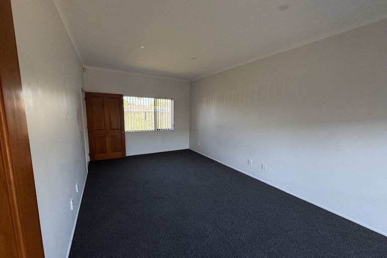 Photo of property in 76 Edgewater Drive, Pakuranga, Auckland, 2010
