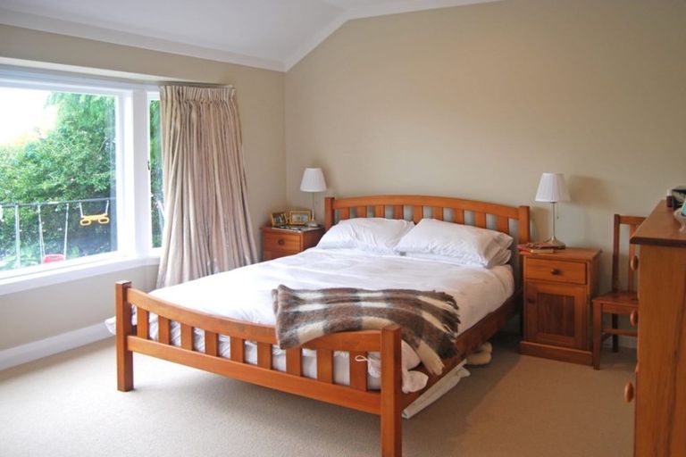 Photo of property in 16 Bridge View Road, Birkenhead, Auckland, 0626