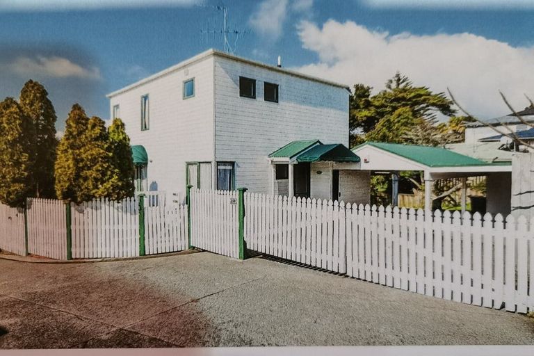 Photo of property in 2/25 Ludlow Terrace, Totara Vale, Auckland, 0627