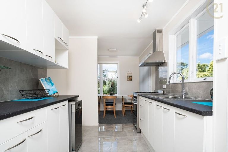 Photo of property in 22 Riverpark Crescent, Henderson, Auckland, 0610