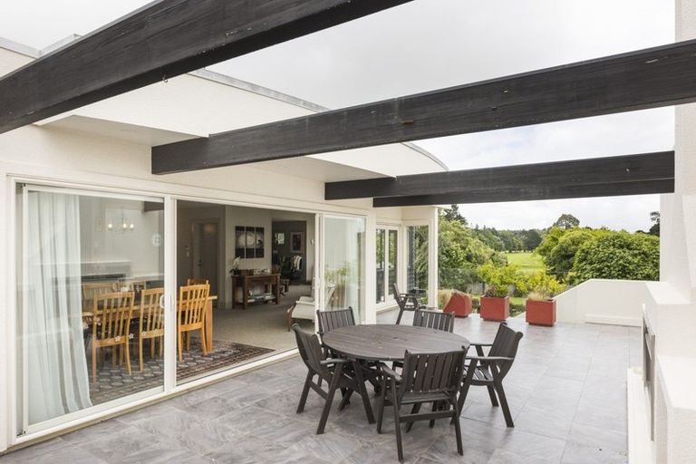 Photo of property in 8 Fairway Grove, Hokowhitu, Palmerston North, 4410