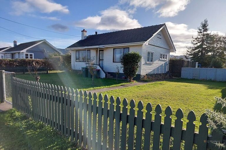 Photo of property in 12 Holmes Street, Waimate, 7924