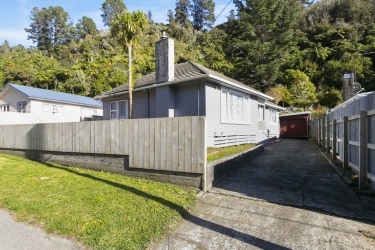 Photo of property in 54 Sunny Grove, Wainuiomata, Lower Hutt, 5014