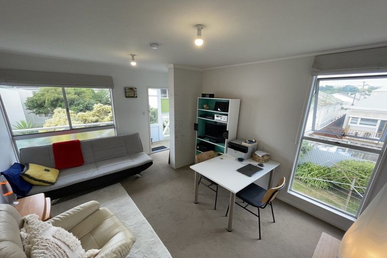 Photo of property in Mahora Court Flats, 25 Mahora Street, Kilbirnie, Wellington, 6022