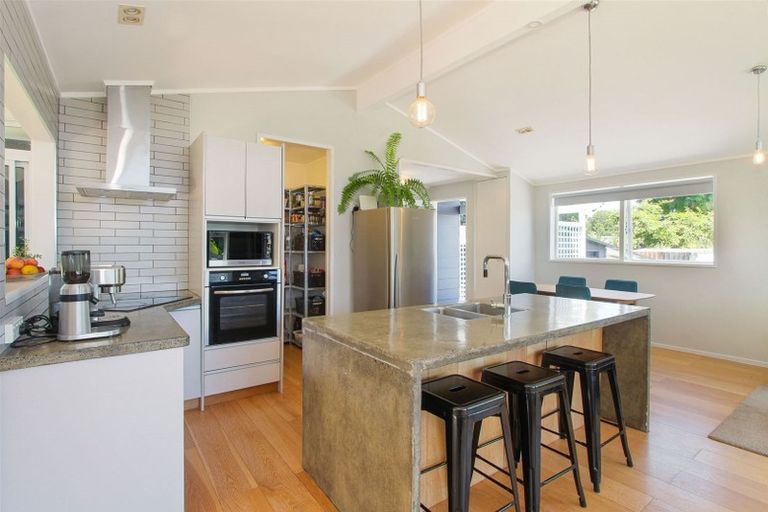 Photo of property in 11 Taihiki Road, Clarks Beach, 2122