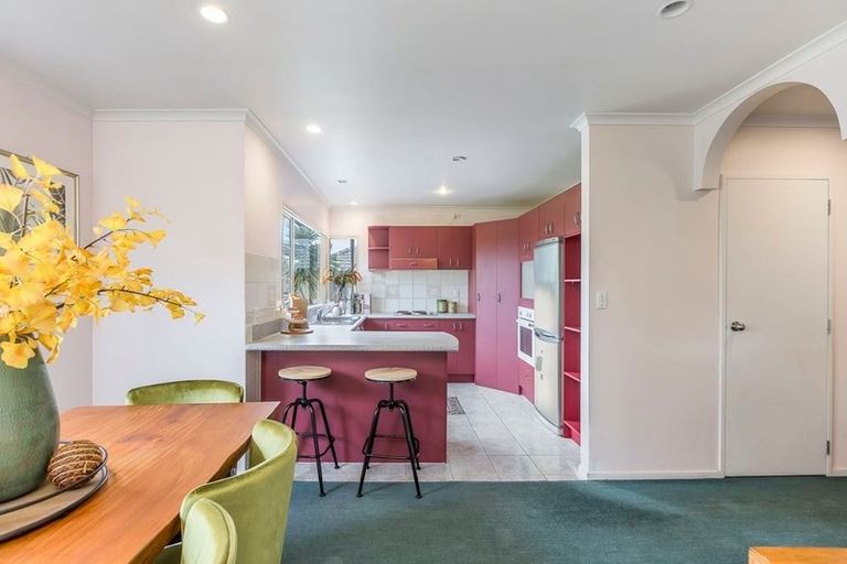 Photo of property in 35 Trotting Terrace, Fairview Heights, Auckland, 0632