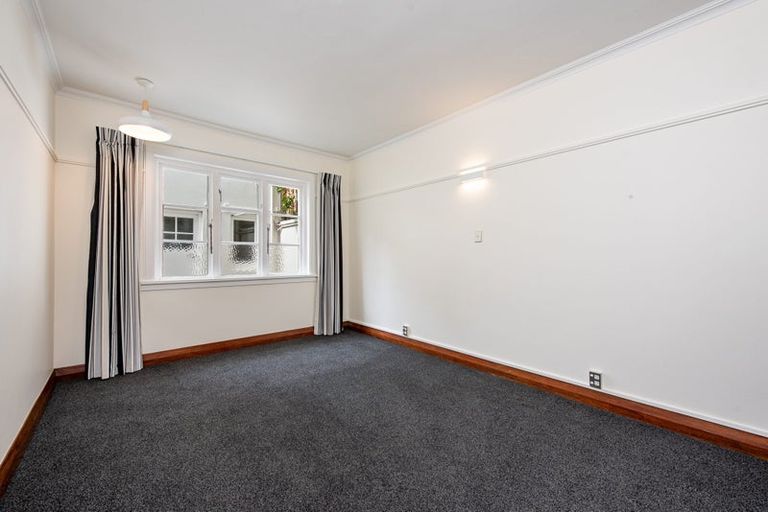 Photo of property in Ionian Flats, 123-125 Brougham Street, Mount Victoria, Wellington, 6011