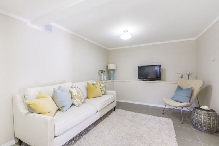 Photo of property in 10 Nor'east Drive, Northcross, Auckland, 0632
