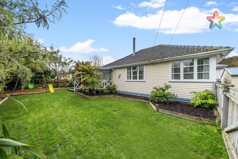 Photo of property in 1 Waldie Grove, Avalon, Lower Hutt, 5011
