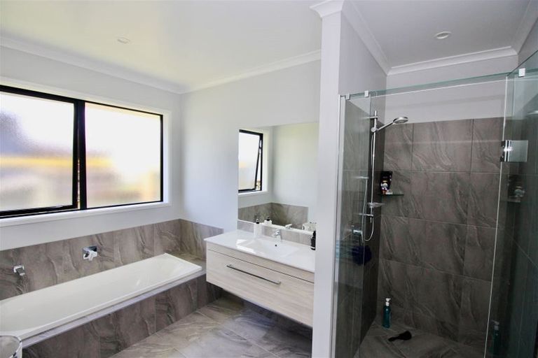 Photo of property in 1 Vanita Drive, Whitianga, 3510