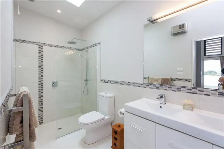 Photo of property in 1152b South Road, Oakura, 4314