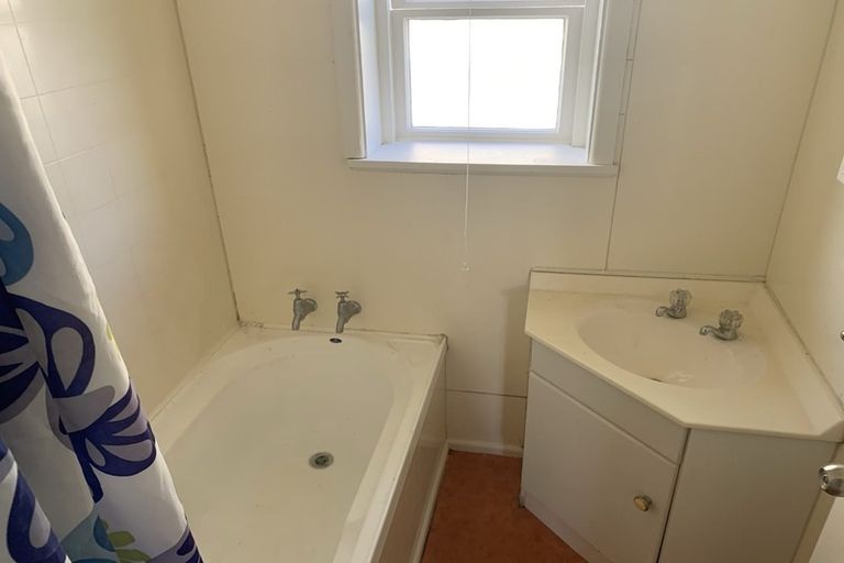 Photo of property in 21 Waiwhetu Road, Waiwhetu, Lower Hutt, 5010