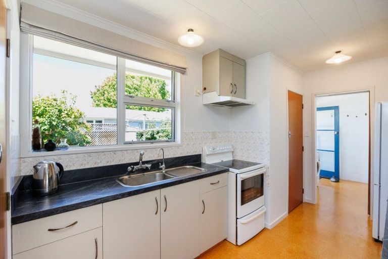 Photo of property in 3 Ruamahanga Crescent, Terrace End, Palmerston North, 4410