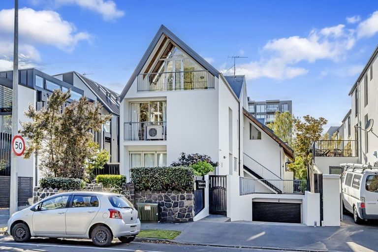 Photo of property in 8/32 Cranmer Square, Christchurch Central, Christchurch, 8013