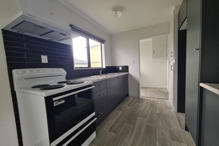 Photo of property in 1/22 Etherton Drive, Weymouth, Auckland, 2103