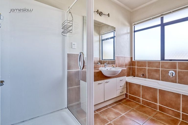 Photo of property in 198 Kyle Road, Greenhithe, Auckland, 0632