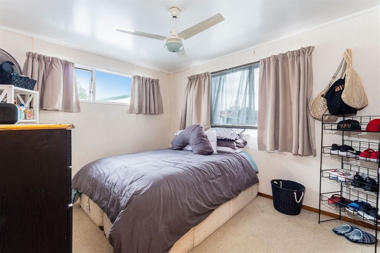 Photo of property in 16 Glen Road, Ranui, Auckland, 0612