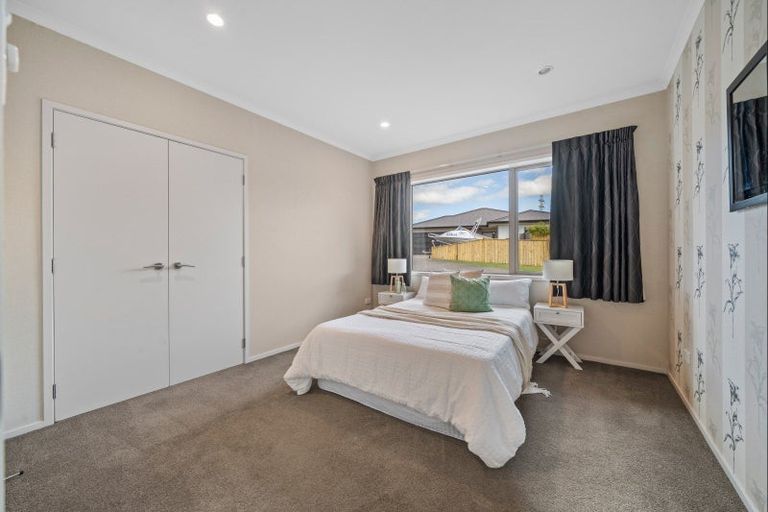 Photo of property in 5b Tupuhi Place, Highlands Park, New Plymouth, 4312