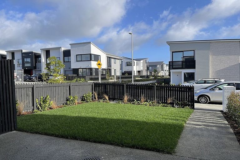 Photo of property in 40 Walter Merton Road, Hobsonville, Auckland, 0616
