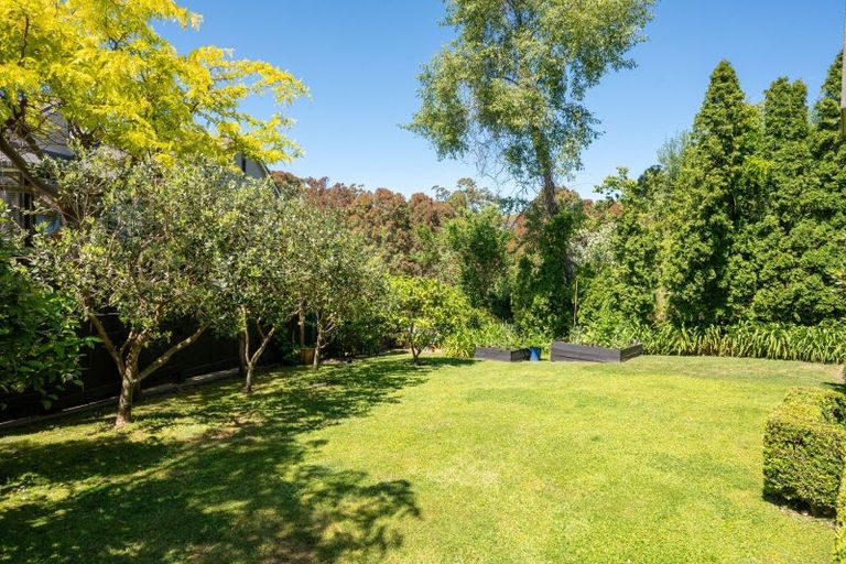 Photo of property in 11 Woodford Heights, Havelock North, 4130