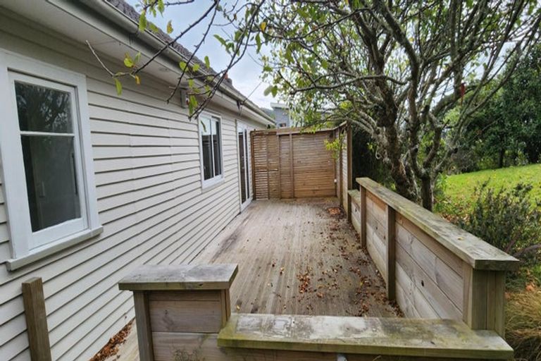 Photo of property in 33 Tawa Terrace, Tawa, Wellington, 5028