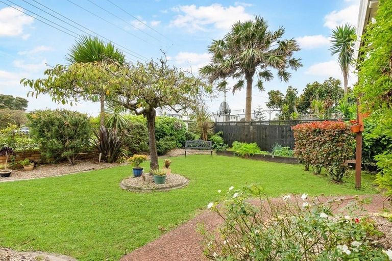 Photo of property in 8a Weiti Road, Orewa, 0931