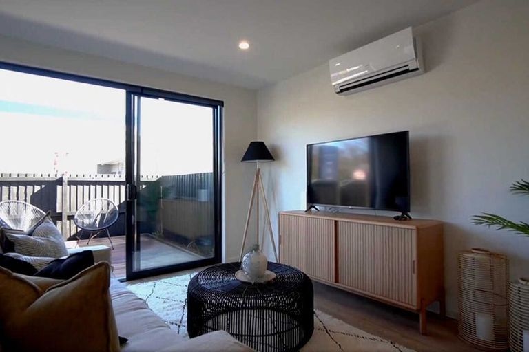 Photo of property in 2/102 Creyke Road, Ilam, Christchurch, 8041