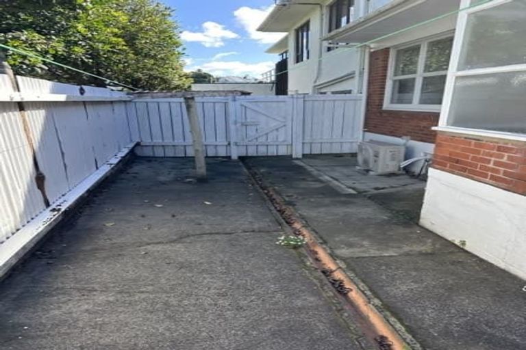 Photo of property in 1/8 Craig Road, Milford, Auckland, 0620
