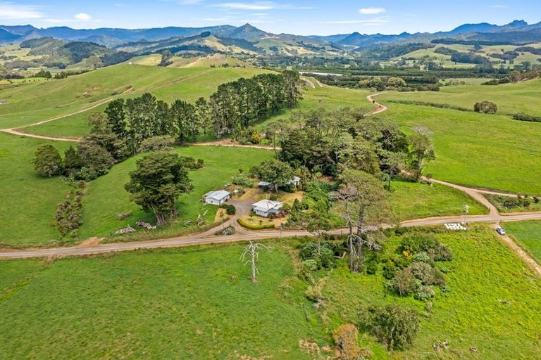 Photo of property in 37 Camp Road, Coroglen, Whitianga, 3591