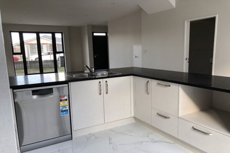 Photo of property in 14b Hollowout Street, Takanini, 2112