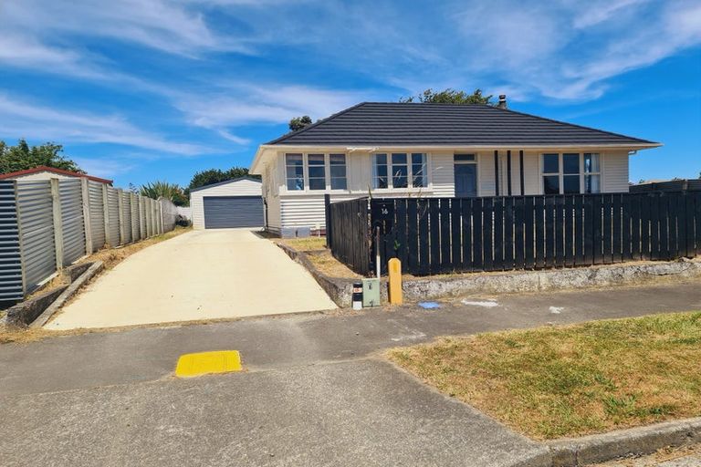 Photo of property in 16 Avon Terrace, Roslyn, Palmerston North, 4414