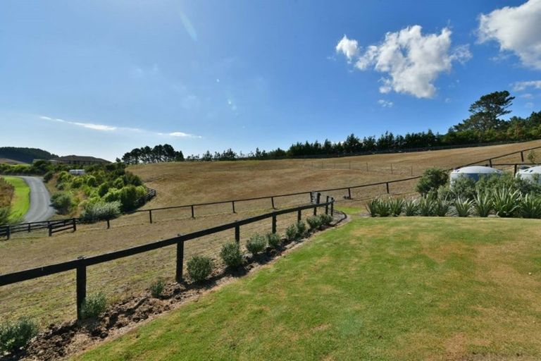 Photo of property in 641 Peak Road, Helensville, 0875