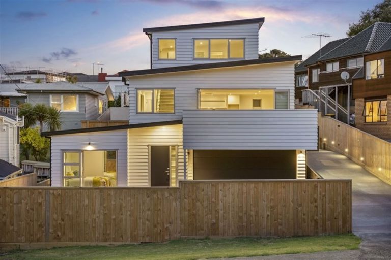 Photo of property in 9a Clematis Avenue, Murrays Bay, Auckland, 0630