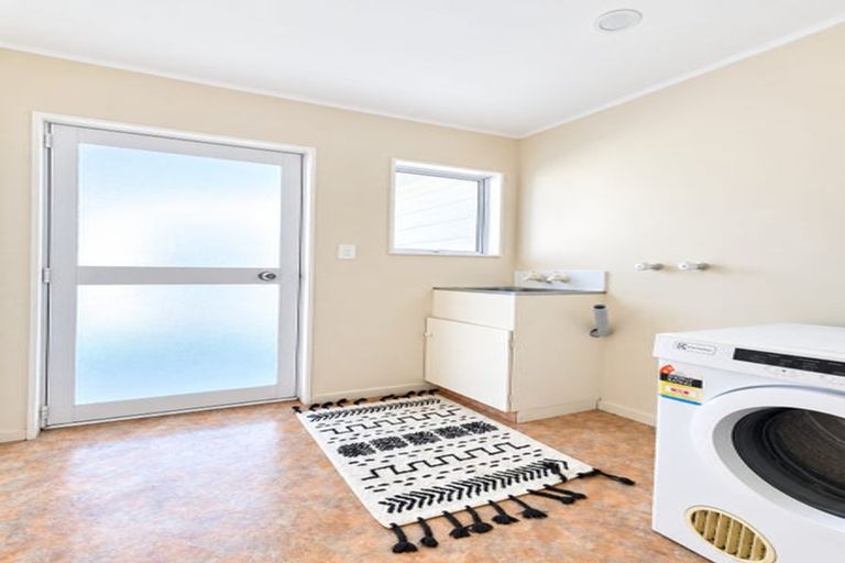 Photo of property in 96a Mangorei Road, Strandon, New Plymouth, 4312
