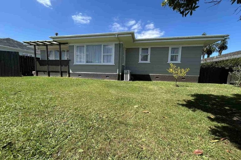 Photo of property in 1/47 Clevedon Road, Papakura, 2110