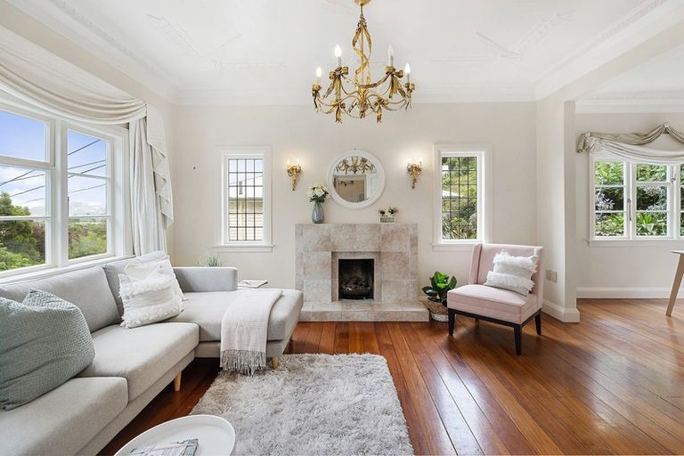 Photo of property in 33 Tio Tio Road, Miramar, Wellington, 6022