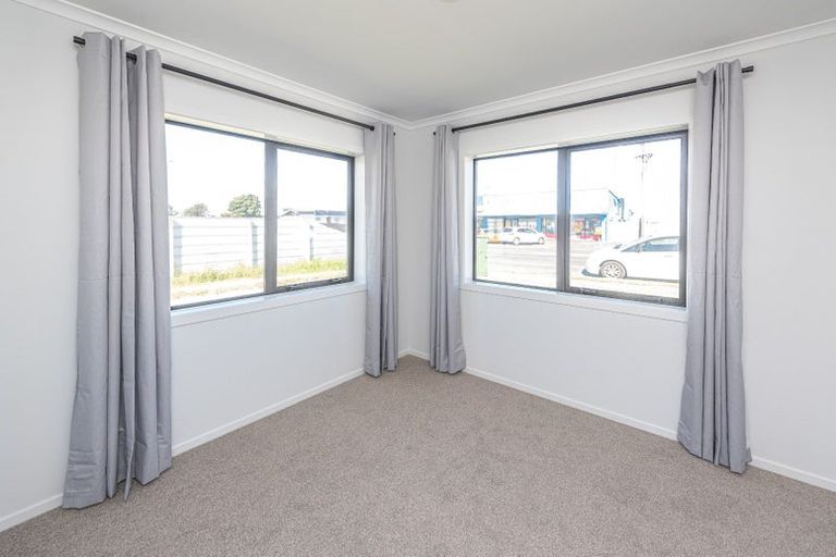 Photo of property in 6a Cross Street, Castlecliff, Whanganui, 4501