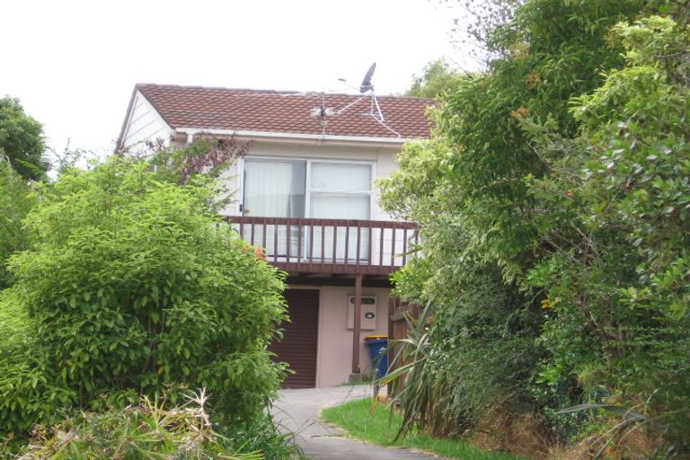 Photo of property in 2/15 Capilano Place, Glenfield, Auckland, 0629