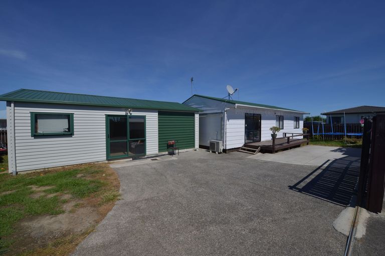 Photo of property in 2/83 Templeton Place, Clendon Park, Auckland, 2103