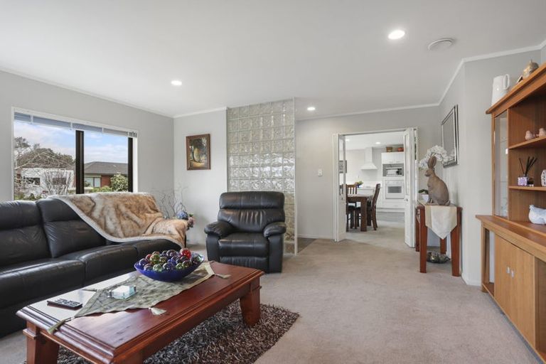 Photo of property in 9 Meynell Court, Glen Eden, Auckland, 0602