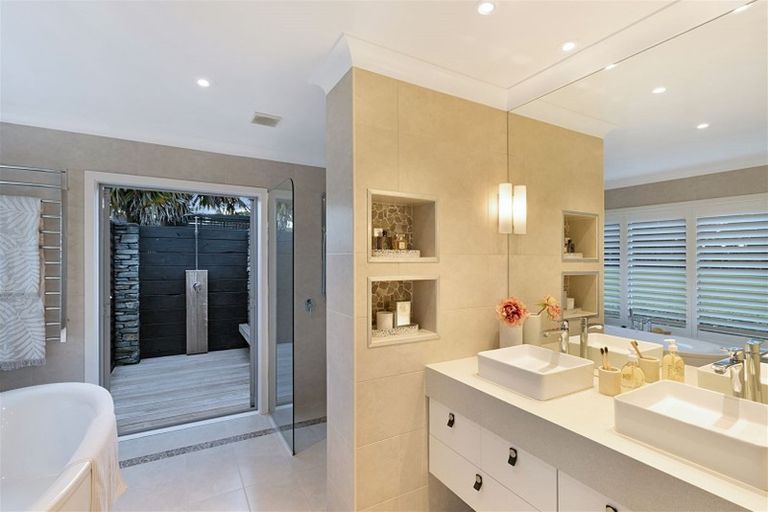 Photo of property in 37 Paremoremo Road, Lucas Heights, Auckland, 0632