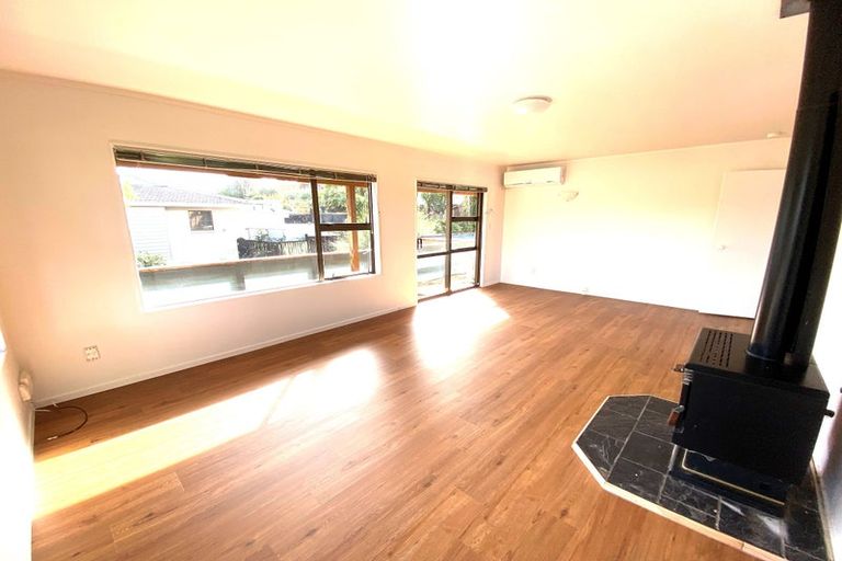 Photo of property in 11 Birman Close, Half Moon Bay, Auckland, 2012