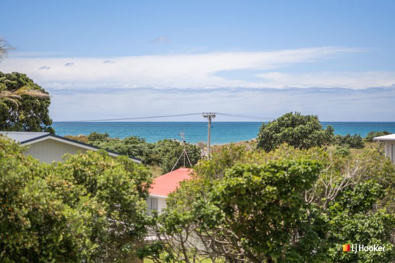 Photo of property in 183 Seaforth Road, Waihi Beach, 3611